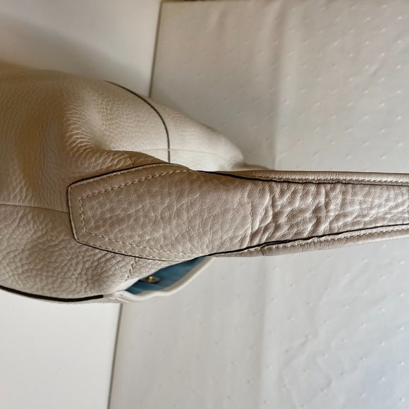 Pebbled Leather Coach Bag. - Picture 5 of 10